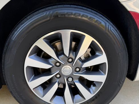 Used 2020 Chrysler Pacifica Limited w/ Advanced Safetytec Group FWD image 20