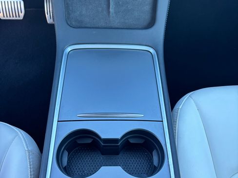 Used 2021 Tesla Model Y Long Range image 9