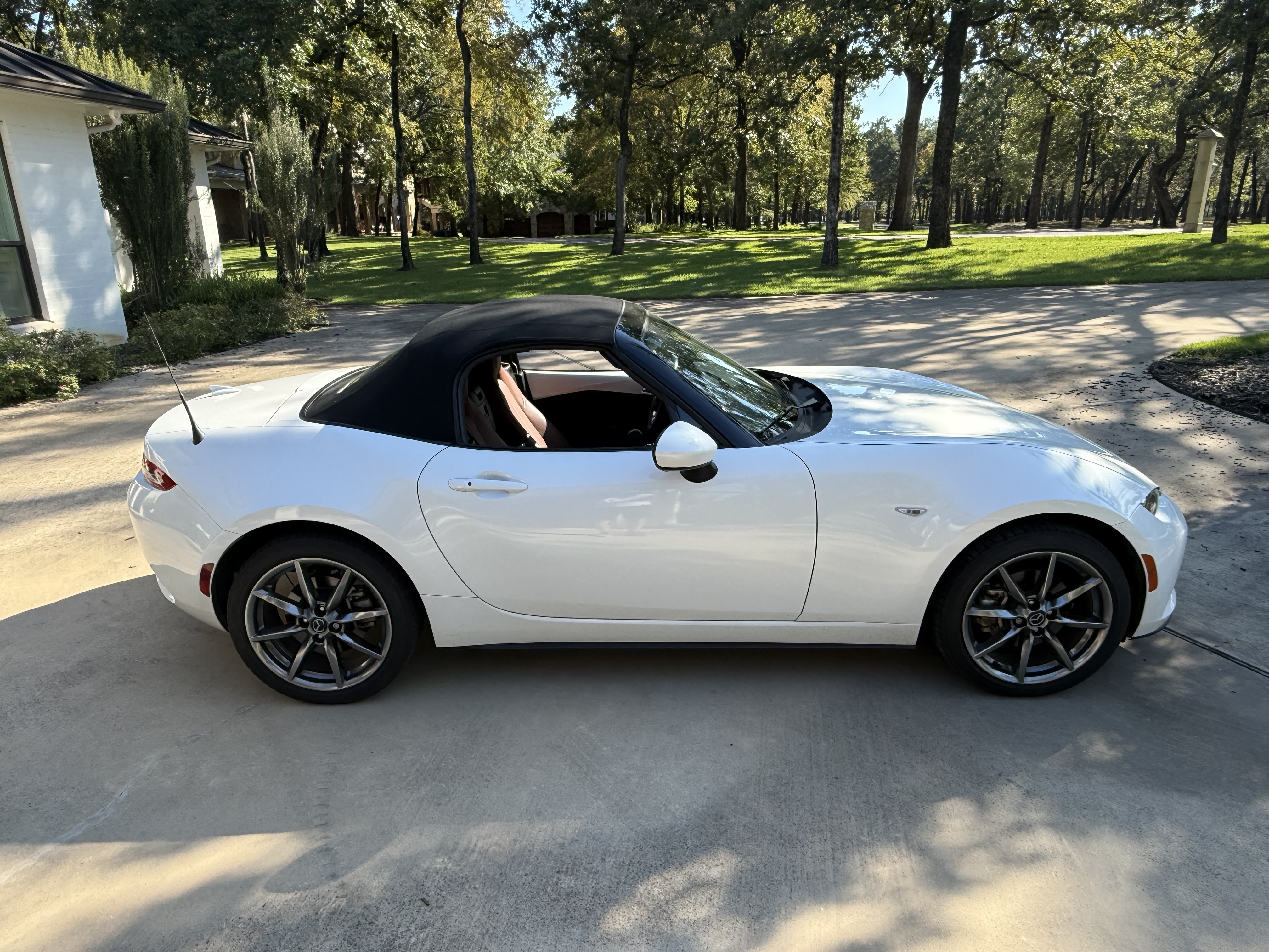 Used 2022 MAZDA MX-5 Miata Grand Touring w/ Weather Package RWD image 15