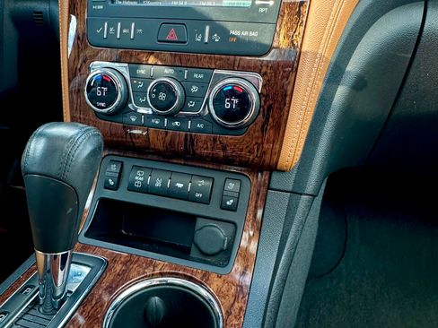 Used 2014 Chevrolet Traverse LTZ image 16