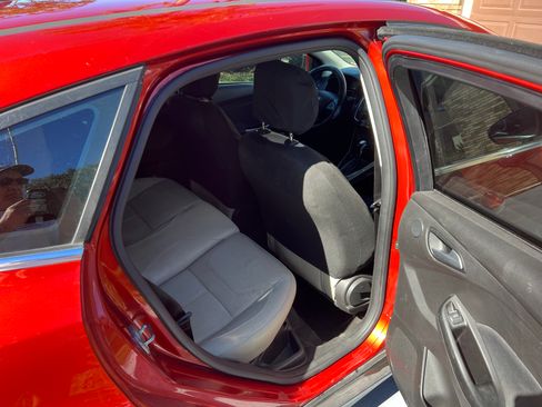 Used 2018 Ford Focus Titanium image 6