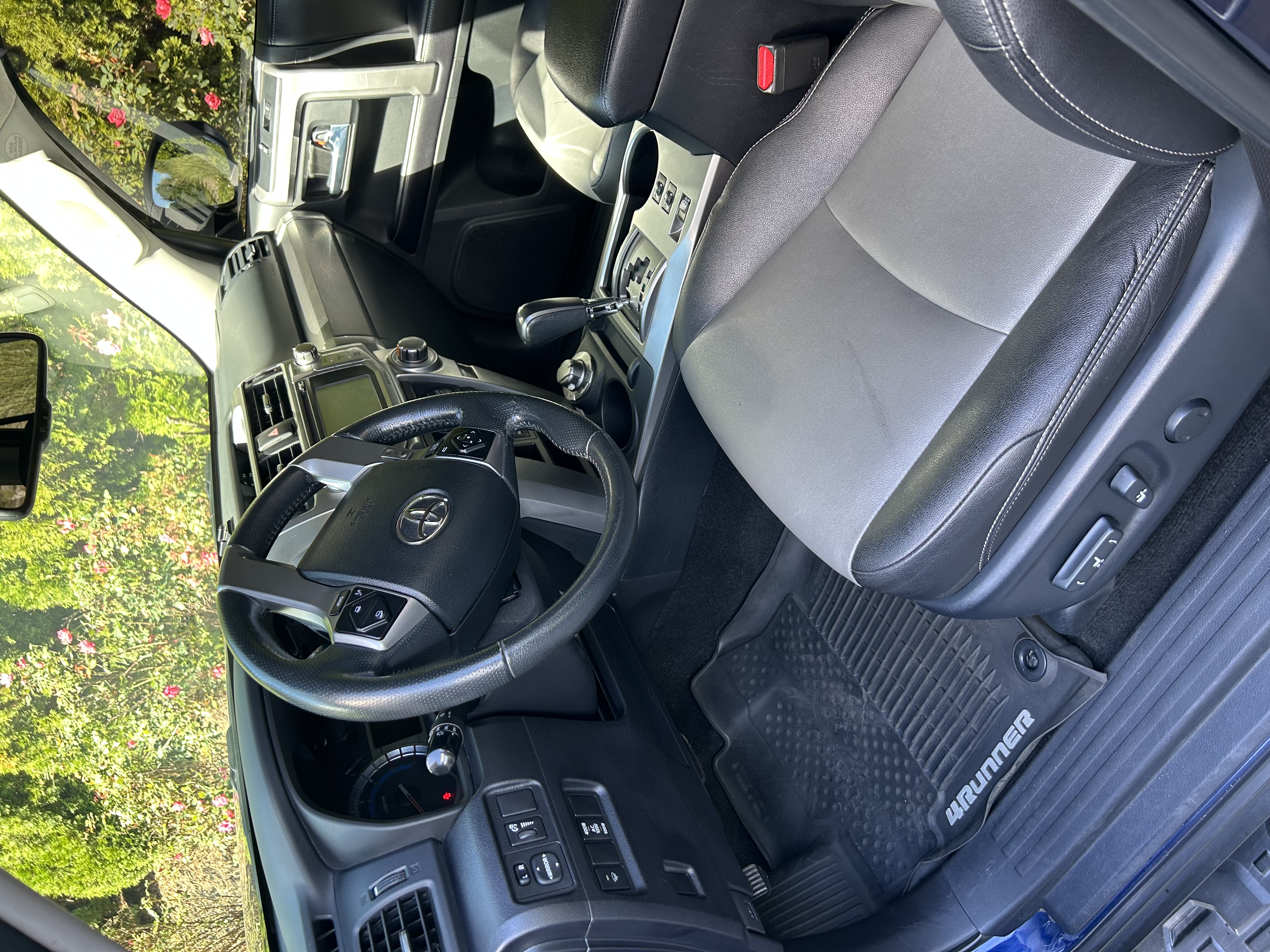 Used 2017 Toyota 4Runner SR5 Premium AWD/4WD image 2