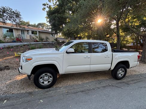 Used 2021 Toyota Tacoma SR w/ SR Convenience Package RWD image 1