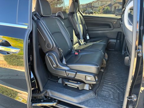 Used 2023 Honda Odyssey Elite image 12