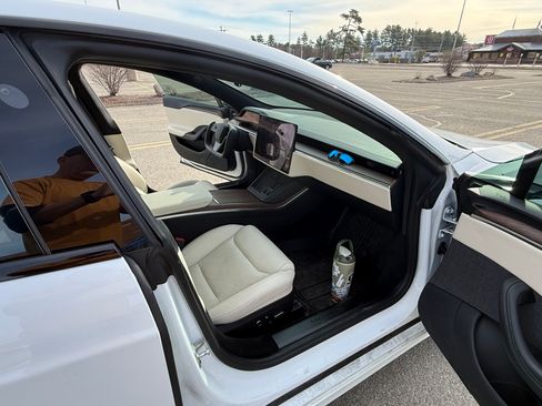 Used 2022 Tesla Model S Standard Range image 13