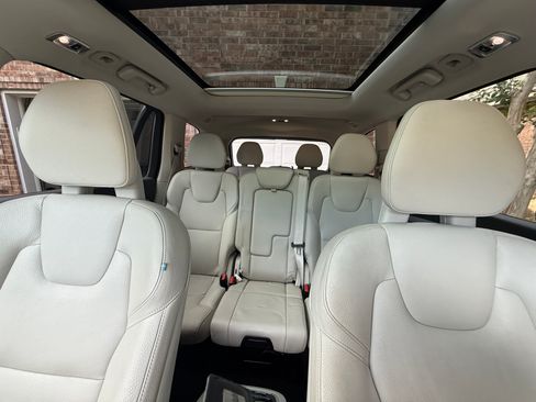 Used 2021 Volvo XC90 T5 Momentum w/ Climate Package FWD image 15