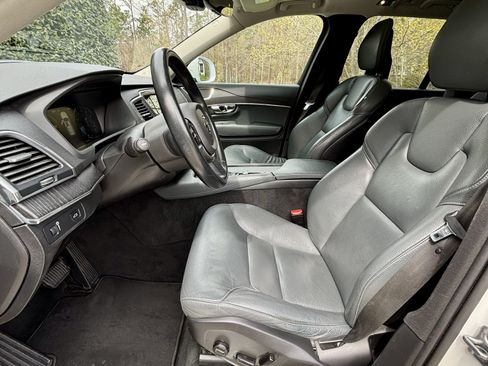 Used 2020 Volvo XC90 T6 Momentum image 11