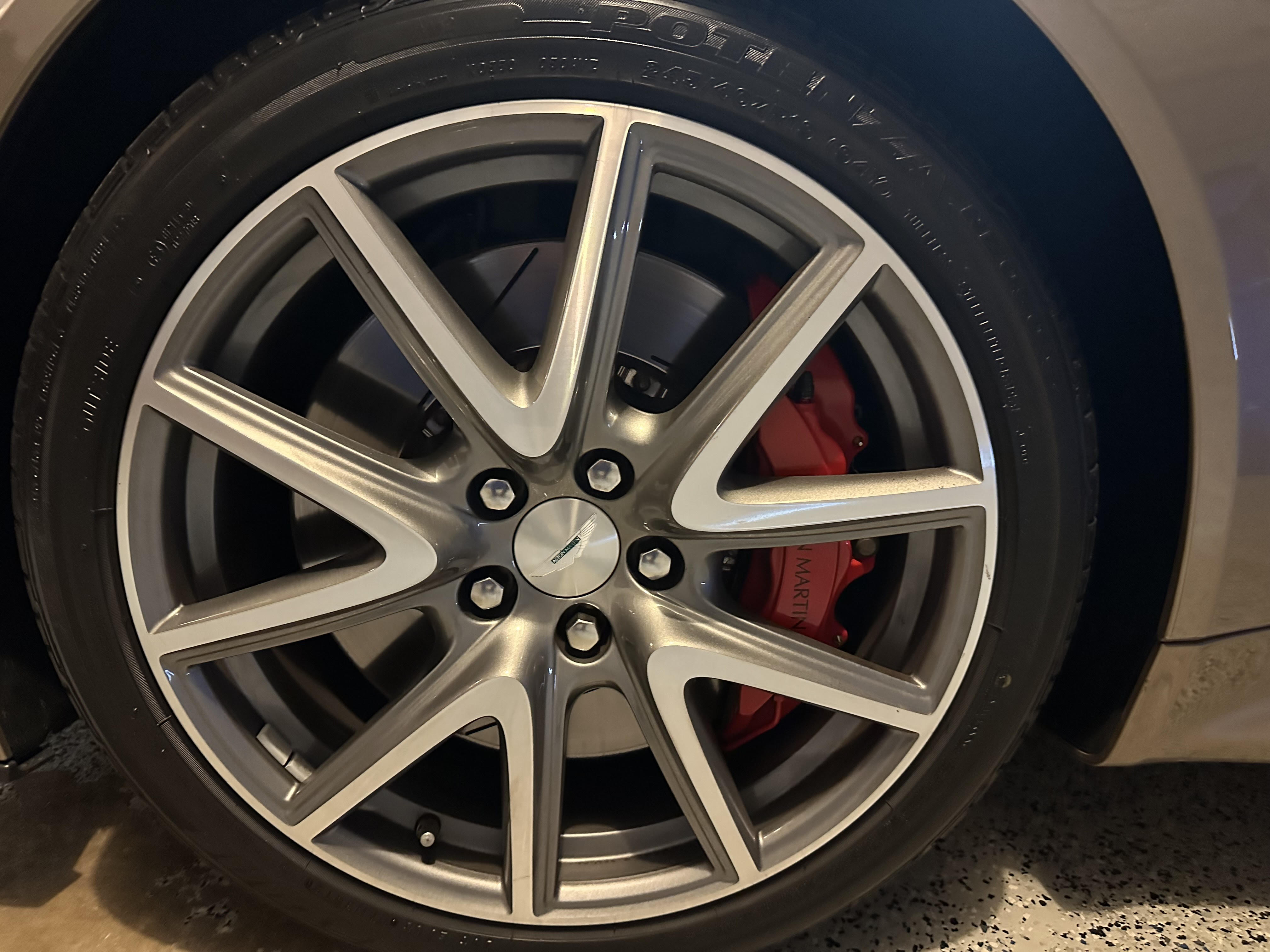 Used 2013 Aston Martin V8 Vantage Roadster RWD image 16