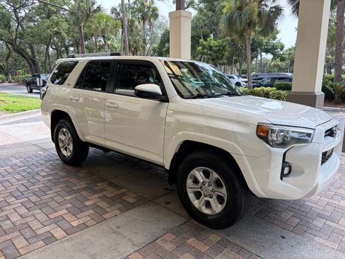Used 2021 Toyota 4Runner SR5 RWD image 4
