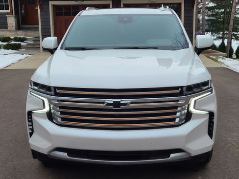 Used 2024 Chevrolet Tahoe High Country w/ Advanced Technology Package image 6