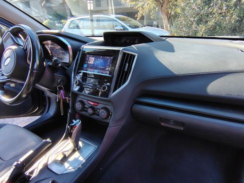 Used 2019 Subaru Crosstrek 2.0i Premium w/ Moonroof Package image 18