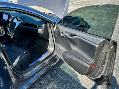 Used 2018 Tesla Model S 75D image 25