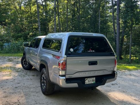 Used 2020 Toyota Tacoma TRD Off-Road w/ Technology Package AWD/4WD image 4