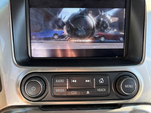 Used 2019 Chevrolet Suburban LT image 4