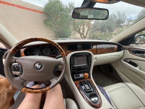 Used 2006 Jaguar XJ Vanden Plas image 2