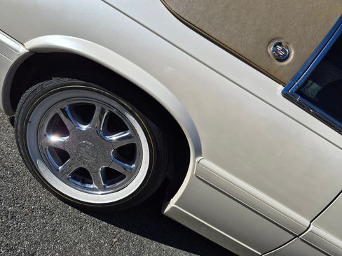 Used 2002 Cadillac Eldorado Touring w/ Preffered Equipment Group image 15