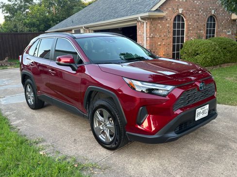 Used 2022 Toyota RAV4 XLE w/ Convenience Package AWD/4WD image 1