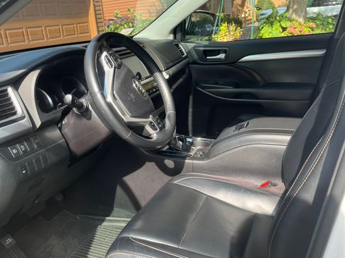 Used 2017 Toyota Highlander XLE image 9