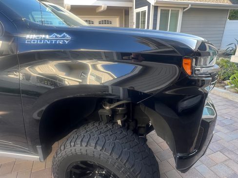 Used 2020 Chevrolet Silverado 1500 High Country w/ Technology Package image 5