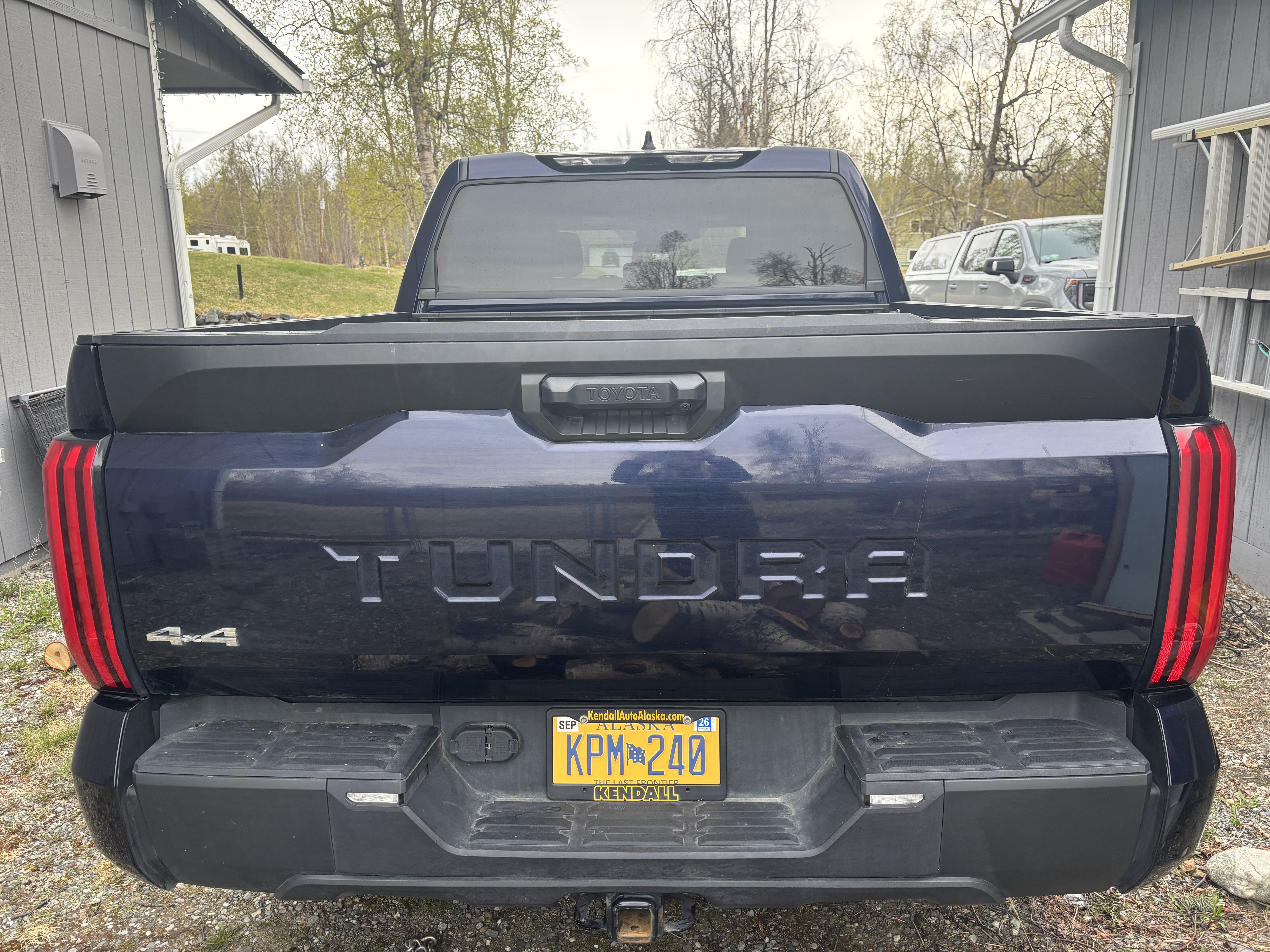 Used 2022 Toyota Tundra SR5 w/ SR5 Premium Package AWD/4WD image 5