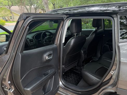 Used 2021 Jeep Compass Latitude FWD image 14
