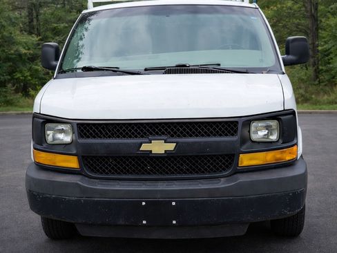 Used 2013 Chevrolet Express 2500 Van 3D image 2