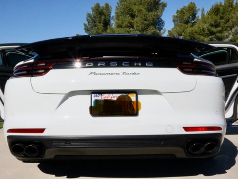 Used 2017 Porsche Panamera Turbo image 10