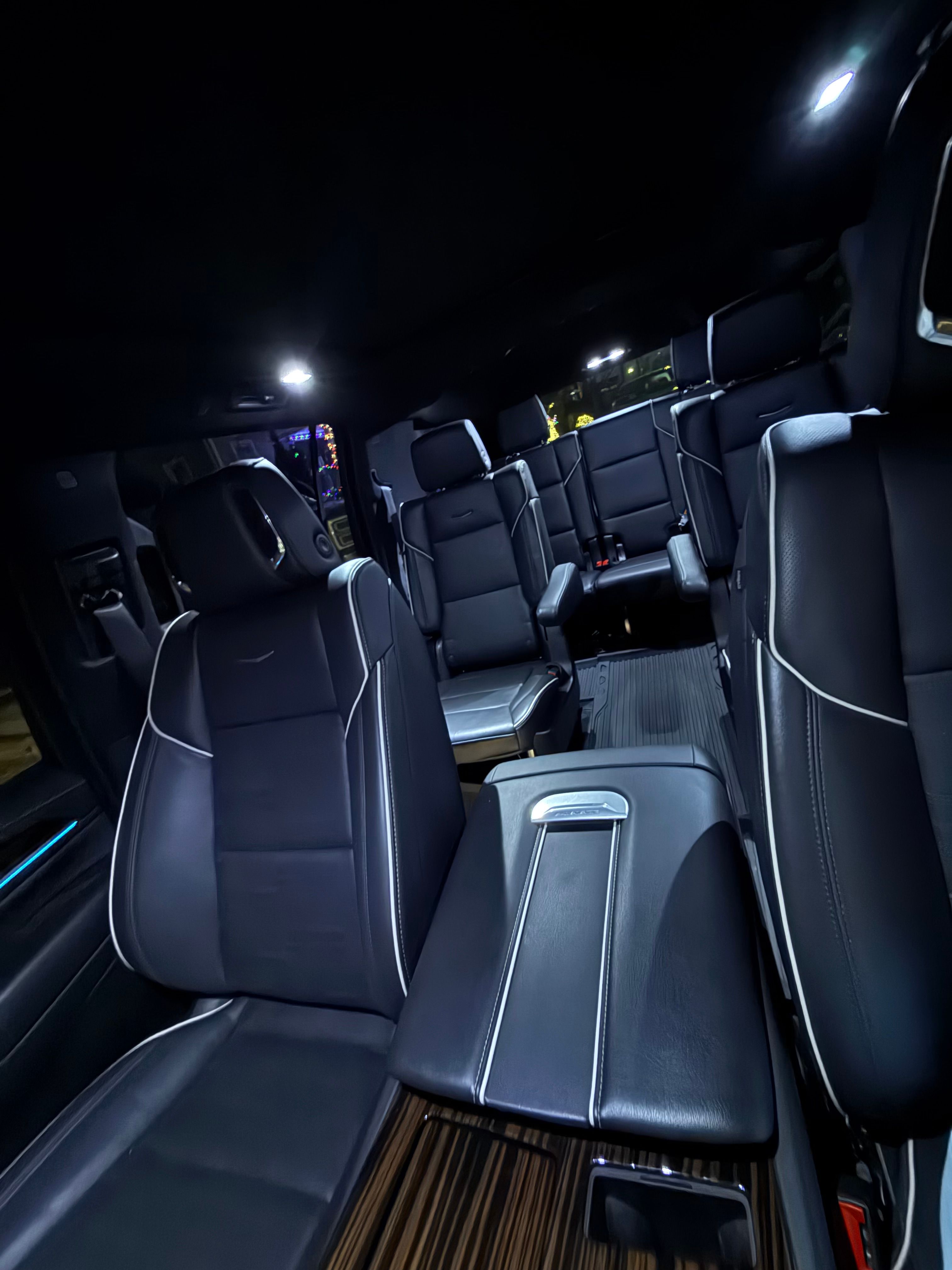 Used 2024 Cadillac Escalade ESV Premium Luxury AWD/4WD image 10