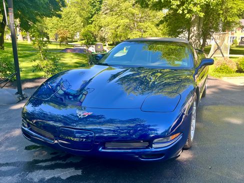 Used 2004 Chevrolet Corvette Convertible w/ Preferred Equipment Group RWD image 11