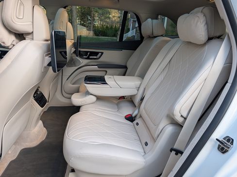 Used 2023 Mercedes-Benz EQS 580 4MATIC SUV image 20