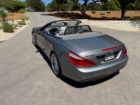 Used 2013 Mercedes-Benz SL 550 image 12