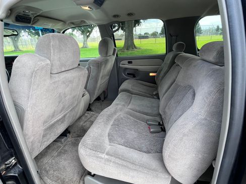 Used 2001 Chevrolet Suburban 2500 LS w/ LS Preferred Equipment Group RWD image 16