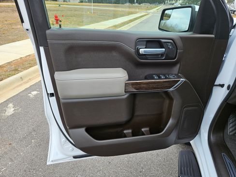 Used 2020 GMC Sierra 1500 SLE w/ SLE Value Package image 14