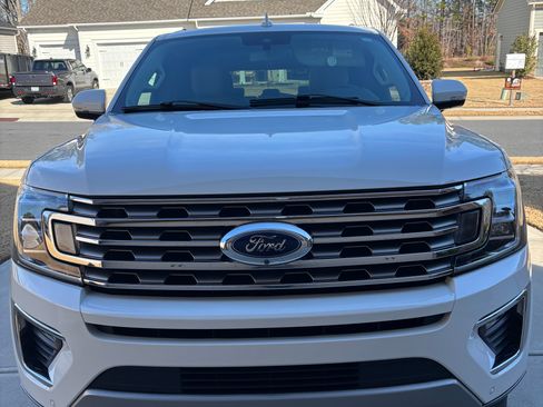 Used 2021 Ford Expedition Limited image 2