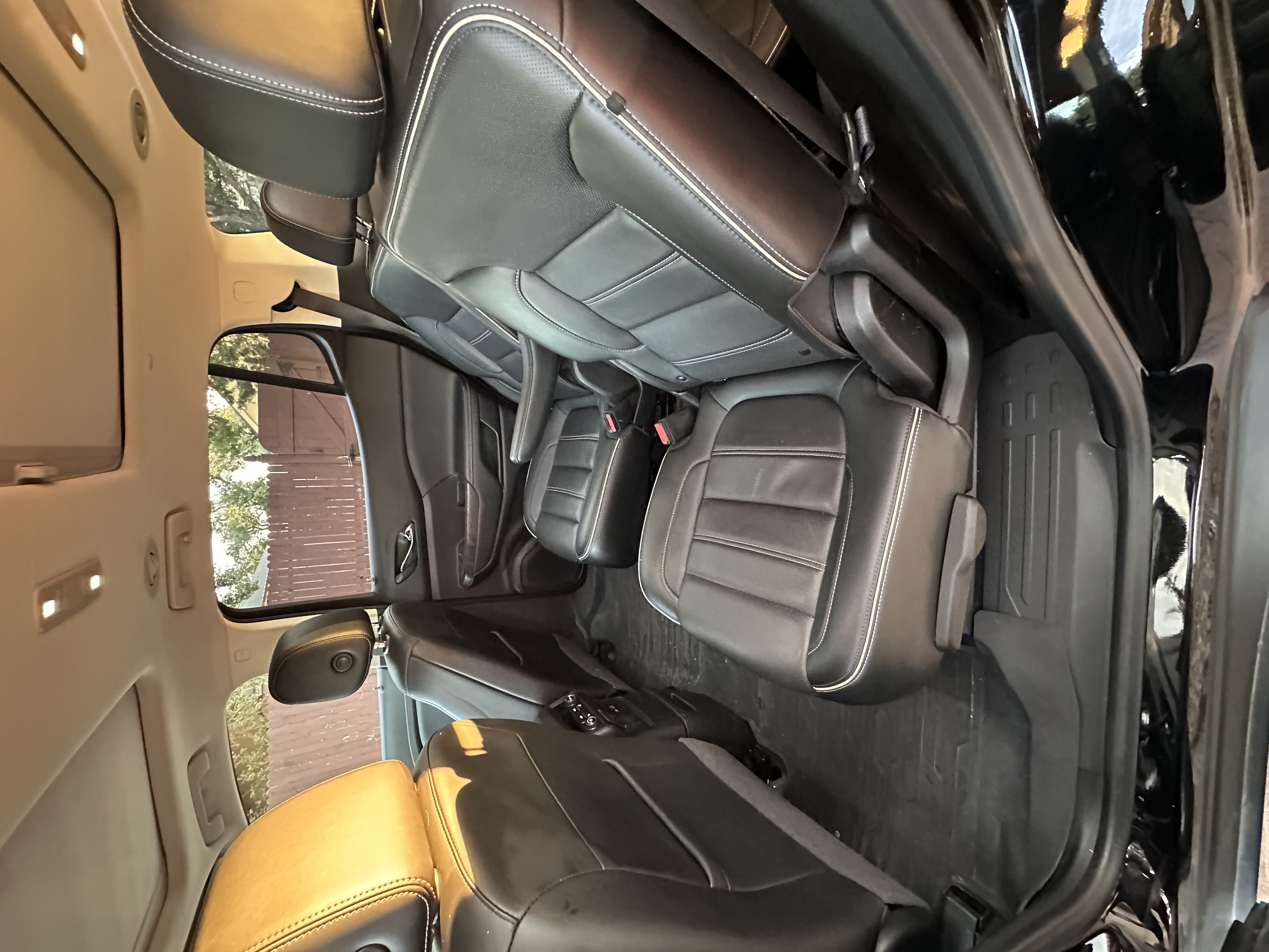 Used 2021 GMC Acadia Denali w/ Denali Technology Package FWD image 9