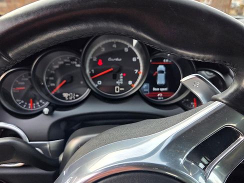 Used 2011 Porsche Cayenne Turbo image 8