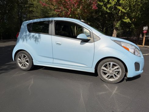 Used 2015 Chevrolet Spark LT FWD image 5