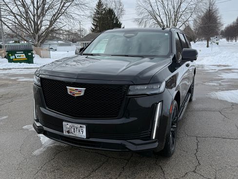 Used 2023 Cadillac Escalade ESV Sport image 1