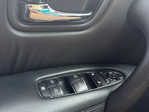 Used 2013 INFINITI QX56 4WD w/ Deluxe Touring Pkg image 16