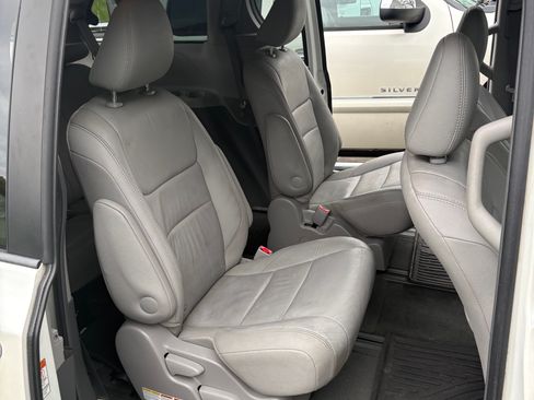 Used 2015 Toyota Sienna XLE w/ XLE Navigation Package AWD/4WD image 8