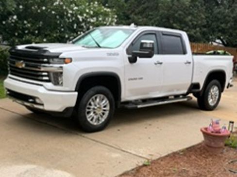 Used 2021 Chevrolet Silverado 2500 High Country w/ Technology Package AWD/4WD image 2