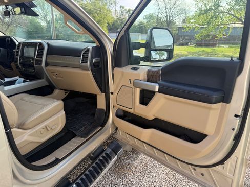 Used 2017 Ford F450 Lariat w/ Lariat Ultimate Package AWD/4WD image 15