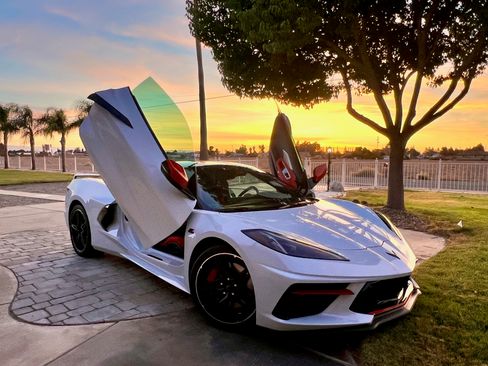 Used 2024 Chevrolet Corvette Stingray Preferred Cpe w/ Z51 Performance Package image 2