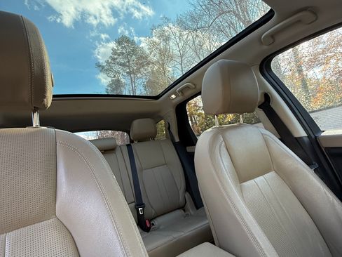 Used 2019 Land Rover Discovery Sport HSE image 13