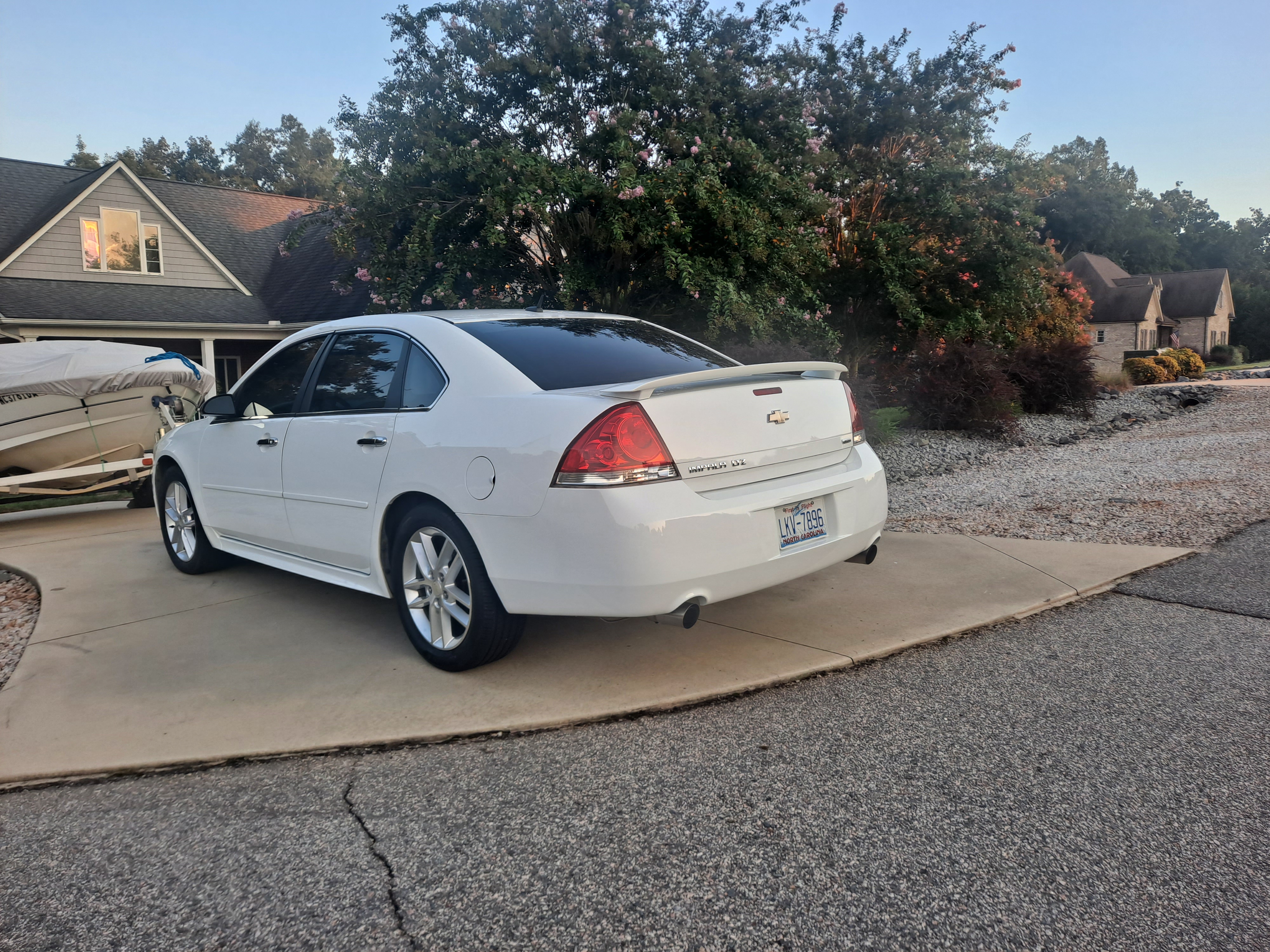 Used 2014 Chevrolet Impala LTZ FWD image 10