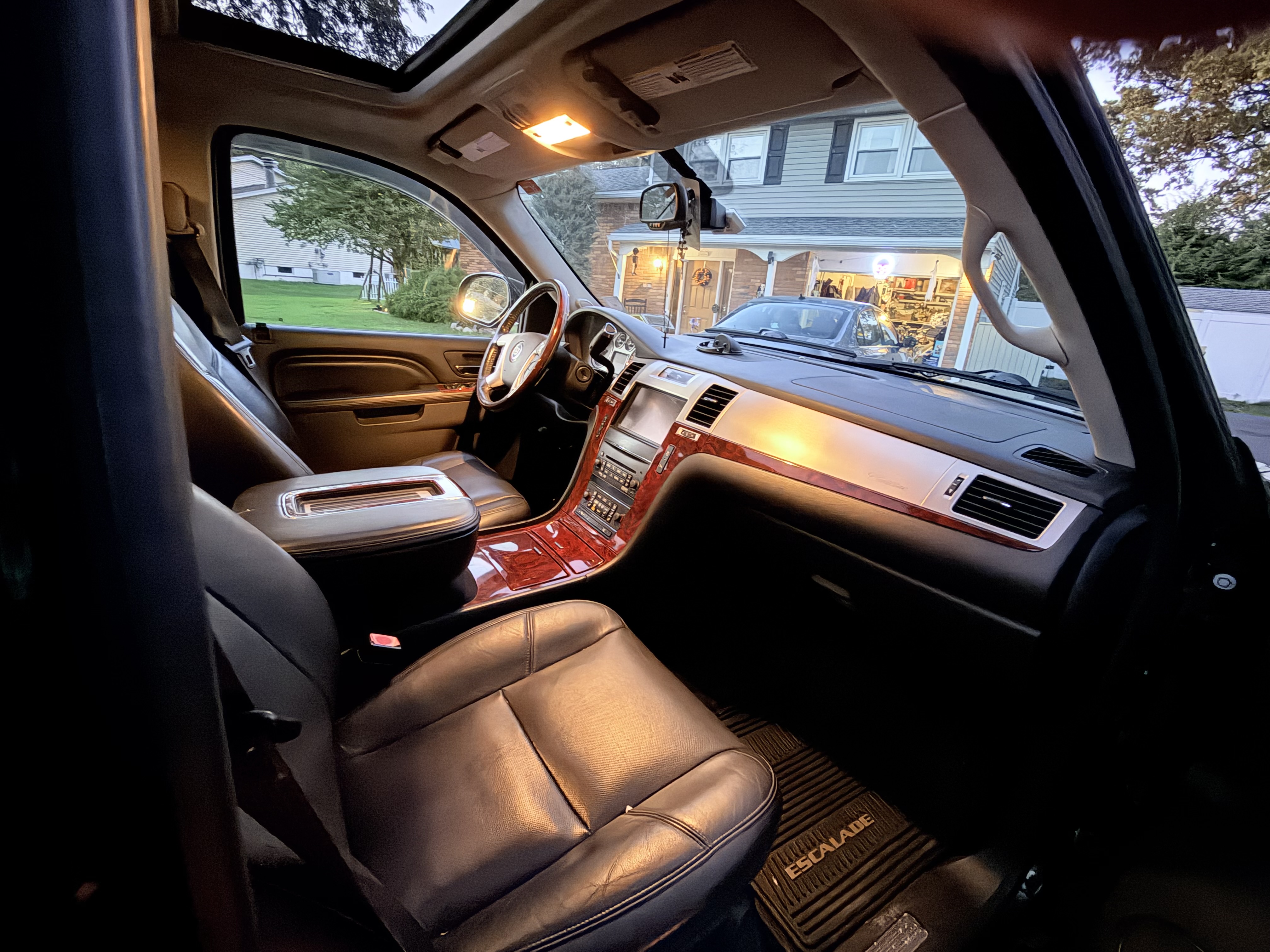 Used 2013 Cadillac Escalade Premium AWD/4WD image 21