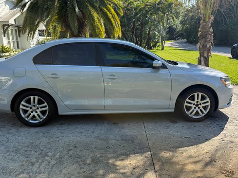 Used 2017 Volkswagen Jetta S image 16
