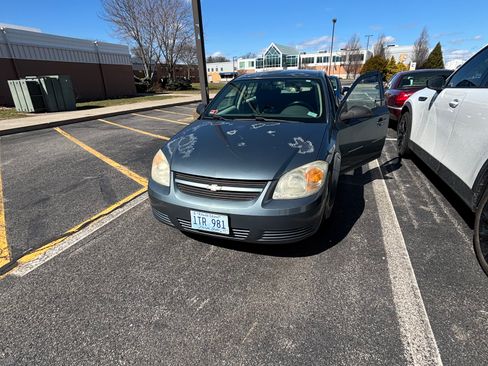 Used 2005 Chevrolet Cobalt Sedan image 2
