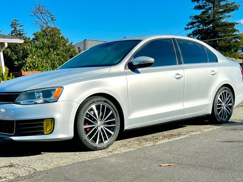 Used 2013 Volkswagen Jetta GLI Autobahn image 2