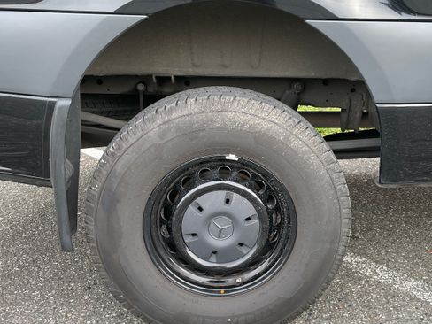 Used 2024 Mercedes-Benz Sprinter 2500 image 11